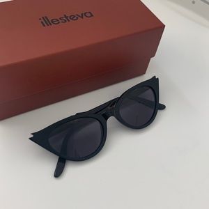 Illesteva cat eye Isabella sunglasses in black